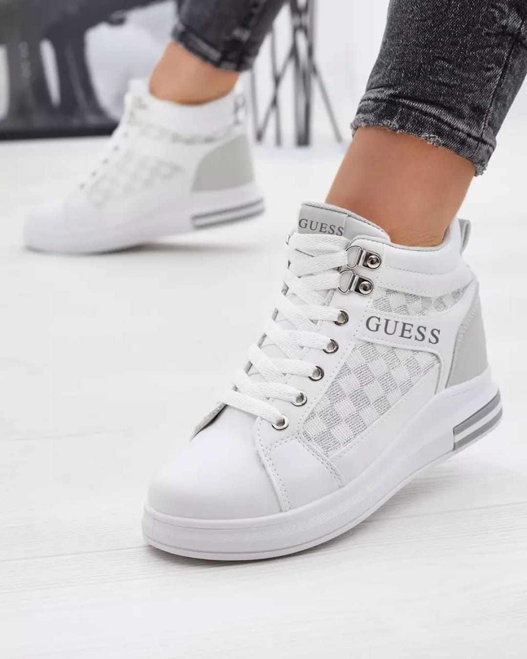 Bota guess branco
